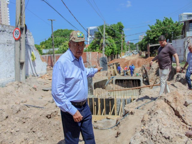 Prefeito da capital realiza fiscalizao em obra da galeria da zona Leste