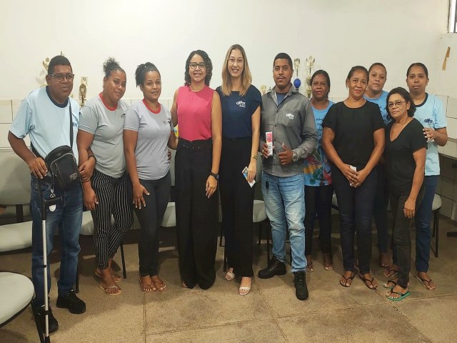 Escola Municipal Nossa Senhora Perptuo Socorro promove palestra com colaboradores