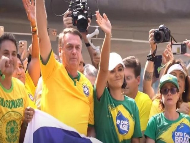 Bolsonaro pede paz no Brasil e anistia de presos do 8 de janeiro