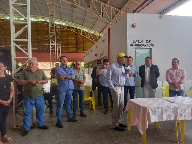 Gurup, Alto da Ressurreio e Frei Damio recebero asfalto da Prefeitura de Teresina