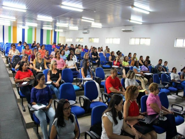 Professores participam de encontro formativo sobre recomposio das aprendizagens