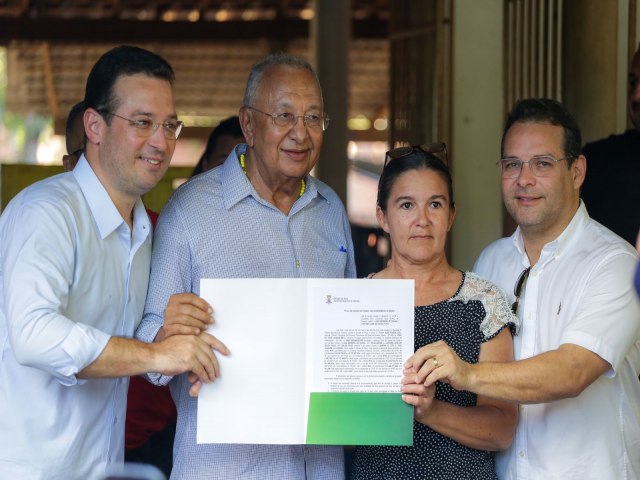 Dr. Pessoa participa da entrega ttulos de posse a moradores da zona rural sudeste