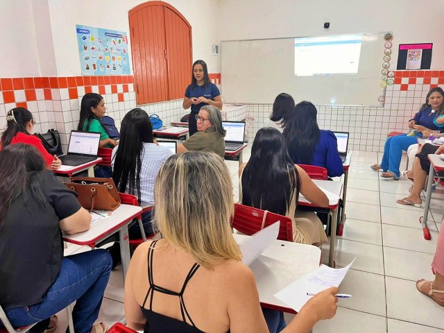 Encontro formativo  realizado na Escola Municipal Dom Miguel Cmara