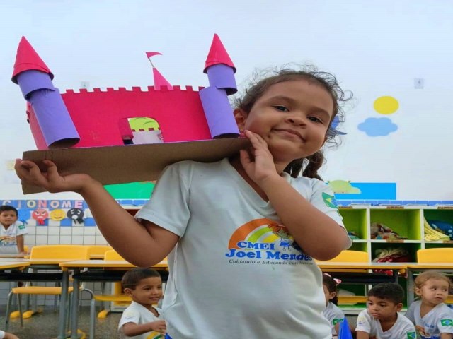 Projeto de leitura: alunos do CMEI Joel Mendes realizam confeco de castelos