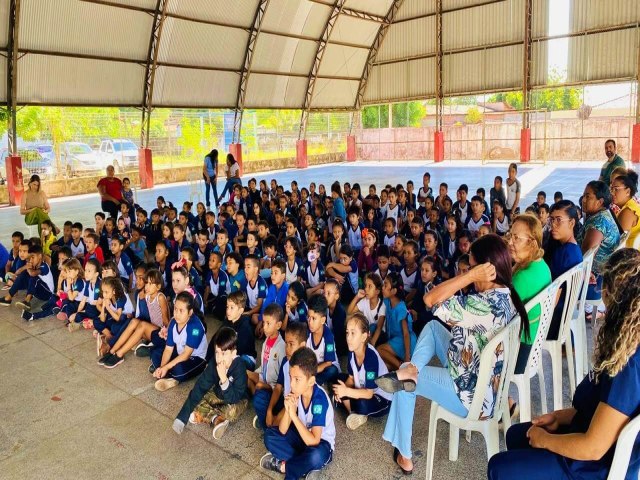 Escola Municipal Murilo Braga promove ao sobre educao financeira