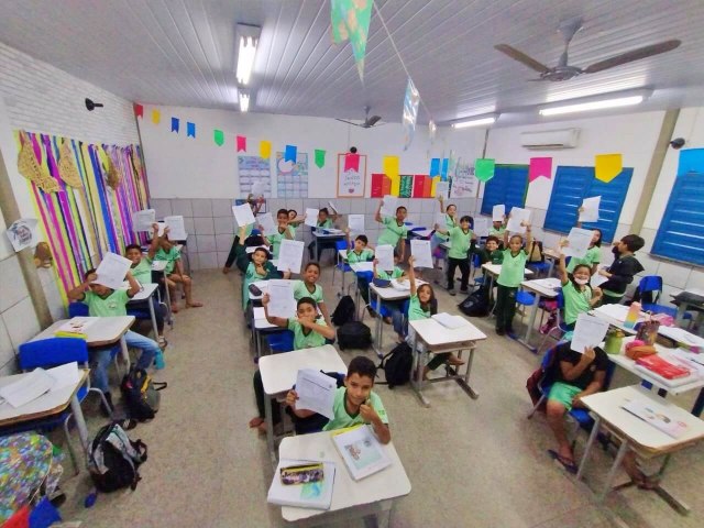 Escola Municipal Torquato Neto premia os alunos destaques no Saeb