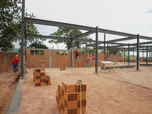 Prefeito de Teresina inspeciona obras do Hospital da Mulher e pediu acelerao no ritmo dos servios