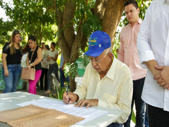 Prefeito de Teresina assina diversas ordens de servios para a realizao de obras de infraestrutura na zona Leste