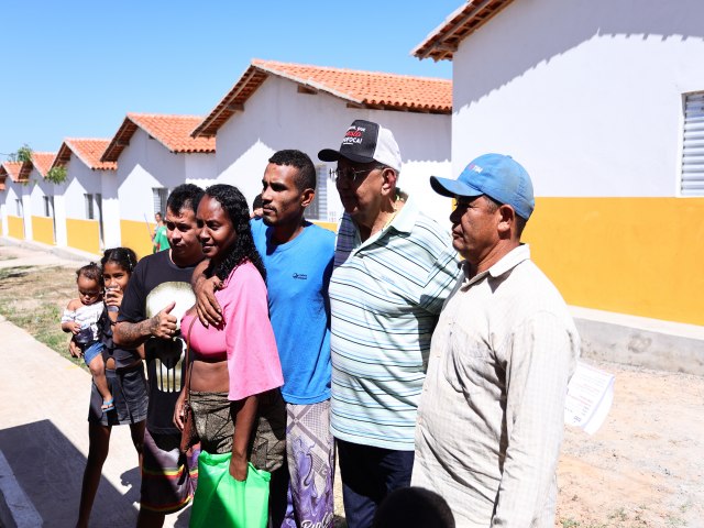 Prefeito de Teresina entrega a segunda etapa de 38 casas do Residencial Leonel Brizola