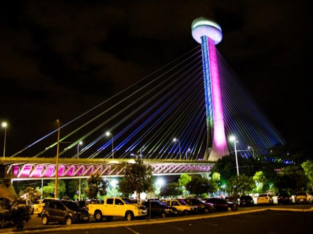 Uespi completa 38 anos e ter iluminao especial na Ponte Estaiada de Teresina