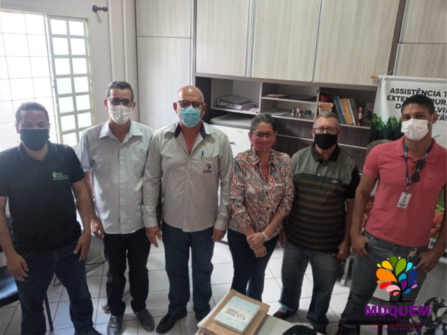 Secretário municipal de agricultura de Muquém, Jurandir Barros, juntamente com sua equipe técnica esteve no escritório da CODEVASF