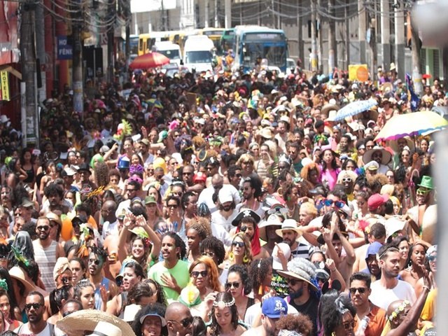Governo da Bahia desiste de Carnaval em 2022; SP cancela 24 blocos de rua