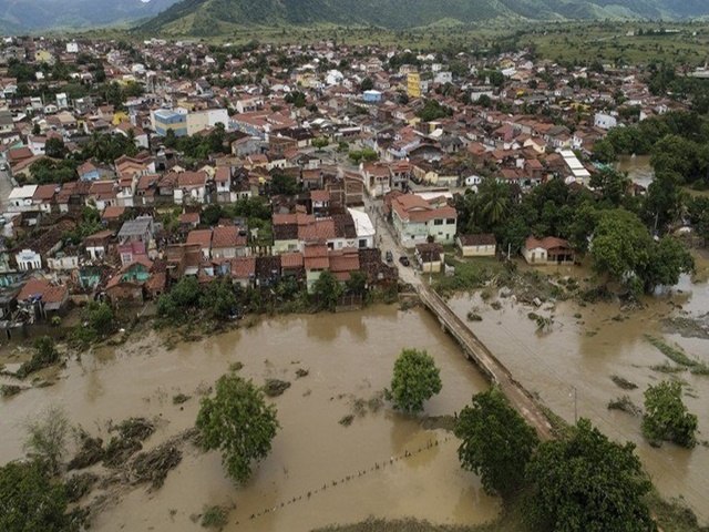 Chuvas na Bahia: governo confirma mais uma morte, e total chega a 26