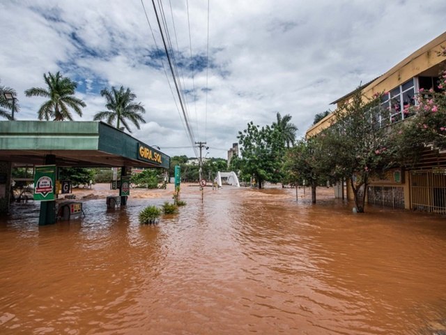 Chuva causa dez mortes em 24 horas em MG; mais de 3 mil estão desabrigados