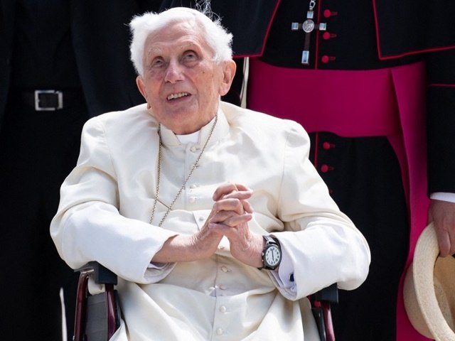 Bento XVI ignorou casos de pedofilia na igreja alemã antes de se tornar papa, diz relatório
