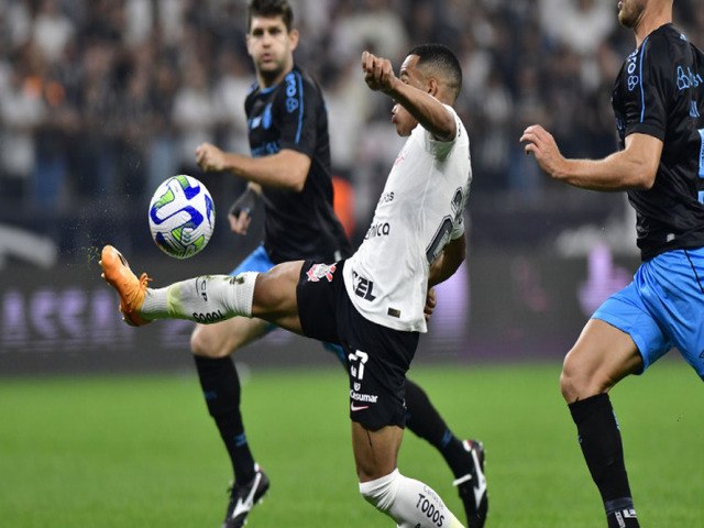 Em jogao, Corinthians e Grmio empatam por 4 a 4 pelo Brasileiro