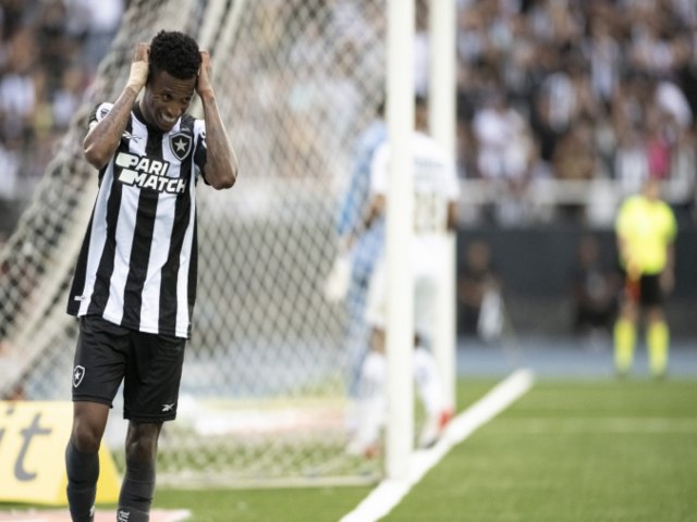 Botafogo revive trauma, leva empate do Santos e chega a oito jogos sem ganhar no Brasileiro