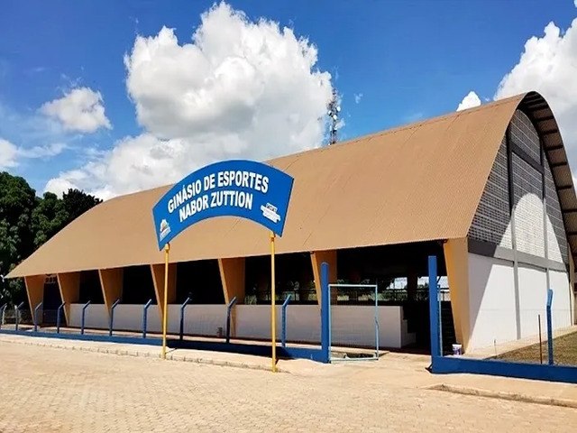 Prefeitura de So Desidrio inaugura ginsio esportivo em Roda Velha de Cima e promove torneio distrital