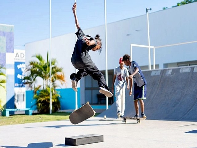 Prefeito Junior Marab acompanha aula da turma de Skate do bairro Santa Cruz