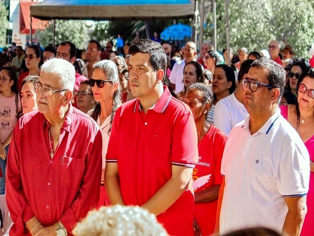 Danilo Henrique celebra a tradio religiosa de Barreiras na Festa do Divino