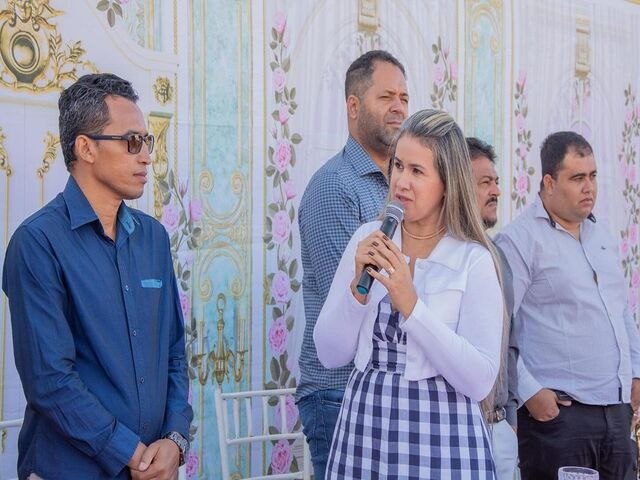 Prefeita de Muqum participa de ato solene em comemorao ao aniversrio do municipio.