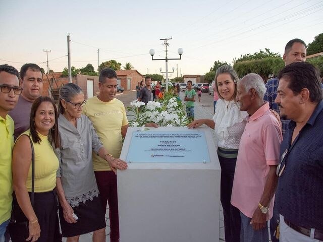 Prefeita Mara Rios participa d entrega da Praa Antnio Gutemberg de Souza Lima, na Boa Vista do Pixaim.