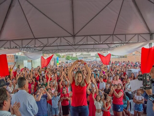 MARA RIOS RENE MILHARES DE PESSOAS NO LANAMENTO DA PR-CANDIDATURA  PREFEITURA DE MUQUM DO SO FRANCISCO