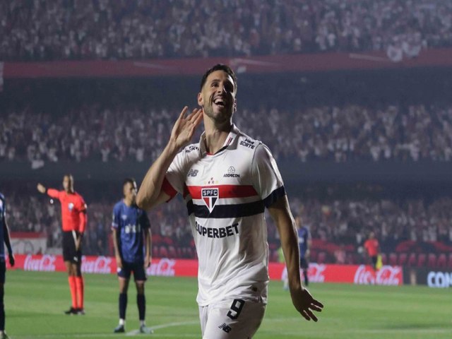 So Paulo vence Nacional-URU e avana s quartas da Libertadores