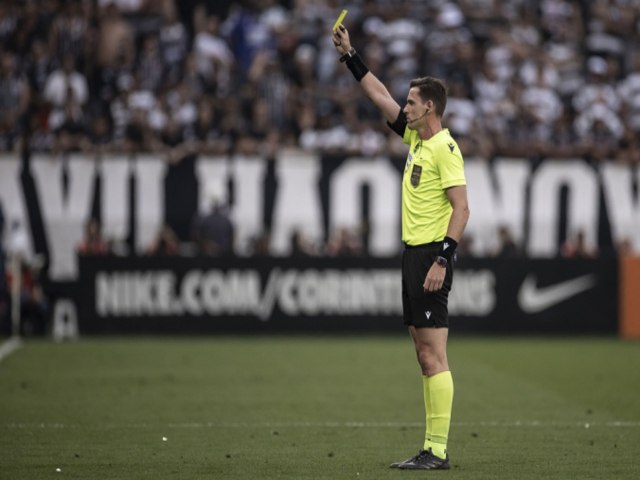 Juiz de Corinthians e Flamengo relata, na smula, catimba com bolas esvaziadas por gandula e pela torcida