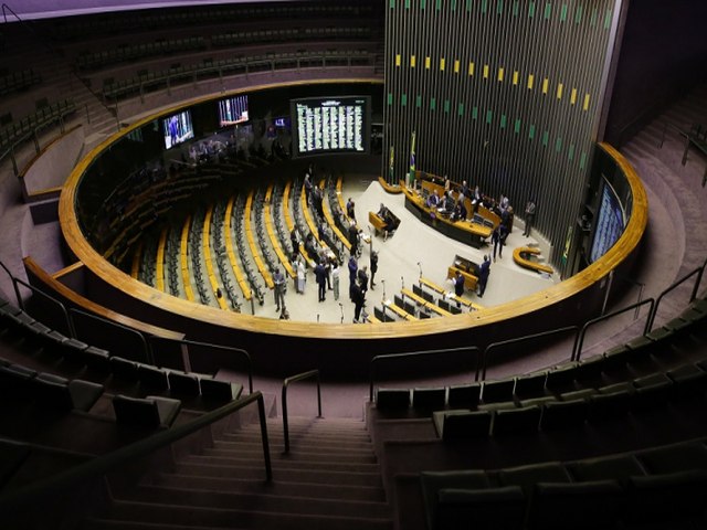 Cmara dos Deputados aprova medidas que restringem poderes do STF e ampliam impeachment