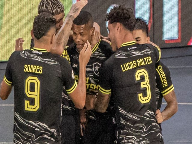 Botafogo vence Vasco e abre 6 pontos de vantagem do Palmeiras no Brasileiro