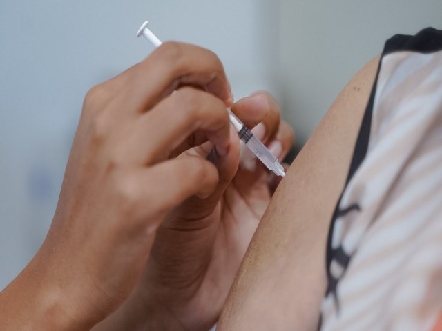 Sade convoca populao a tomar vacina bivalente contra Covid-19