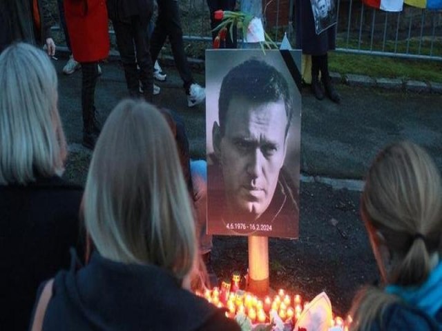 Pases do Ocidente e do antigo bloco comunista acusam Moscou pela morte de Navalny