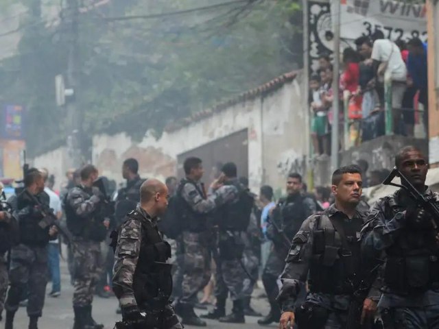Segundo dia de operao no Rio deixa 4 mil alunos sem aulas