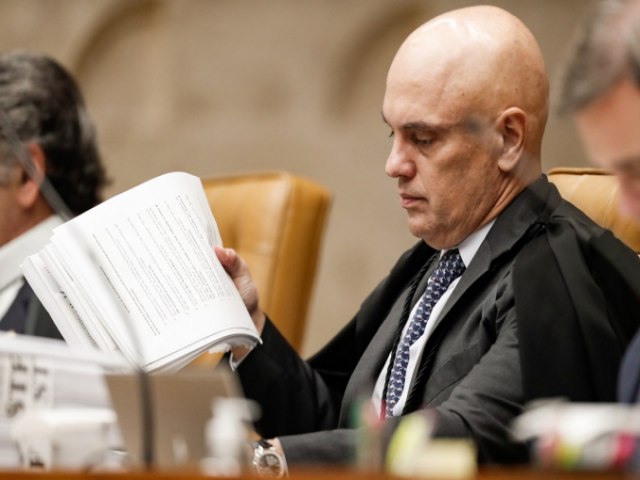 Moraes concede 48 horas para Bolsonaro esclarecer visita  Embaixada da Hungria aps extravio de passaporte