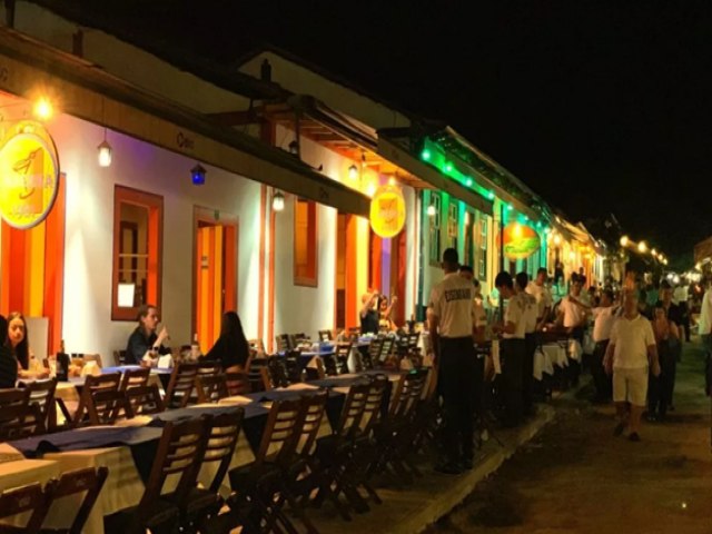 Equatorial Gois patrocina 15 Festival Gastronmico de Pirenpolis