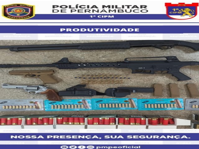 Policiais militares apreendem arsenal de armas e munies na zona rural de Belm do So Francisco no Serto de PE.