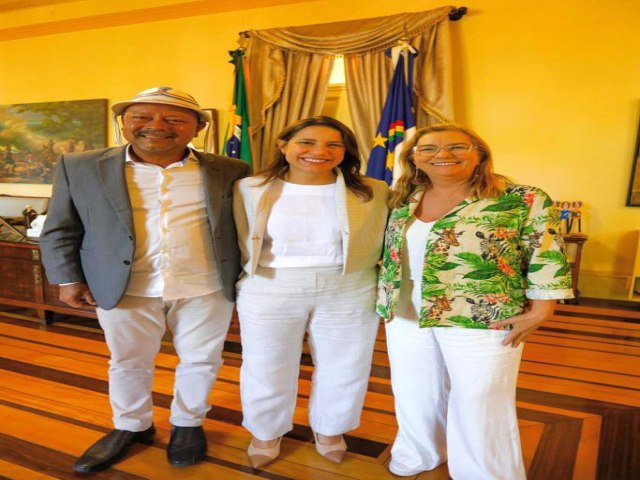 Ex-prefeito de Mirandiba e esposa buscam melhorias em reunio com a governadora de pernambuco Raquel Lyra