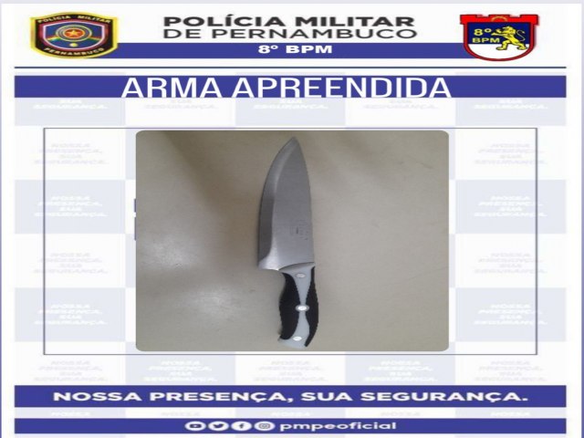 Polcia militar detm indivduo armado com faca ameaando transeuntes prximo ao Bradesco em Salgueiro.