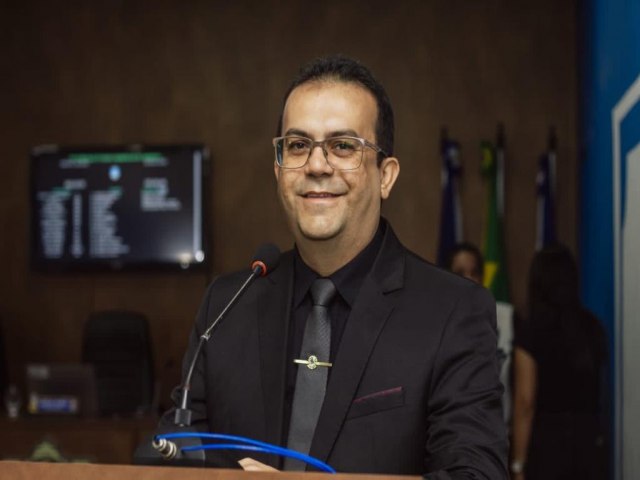 Vereador Professor Agaeudes revela desafios e compromissos na câmara de vereadores de Salgueiro.