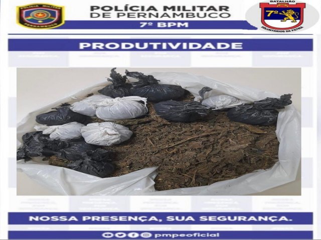 Polcia Militar intercepta entrega de drogas, motoqueiro foge e deixa para trs 625 gramas de maconha em Ouricuri.