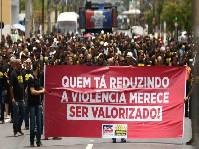 Policiais Civis de Pernambuco realizam assembleia nesta terça e podem agravar crise na segurança
