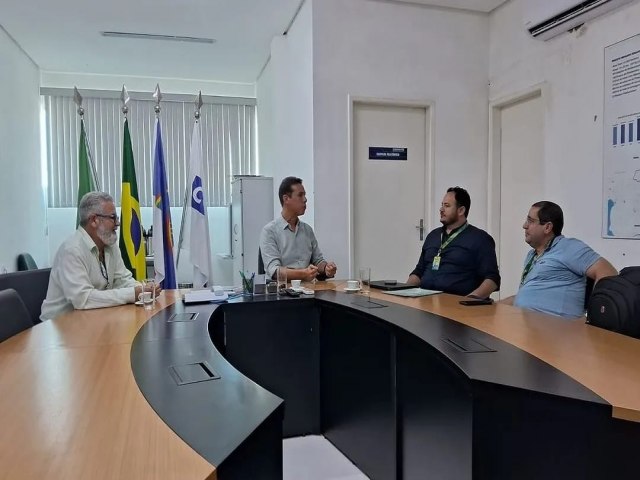 Diretor Geral do Campus Ouricuri se rene com a Codevasf para discutir medidas de incentivo  apicultura no Araripe