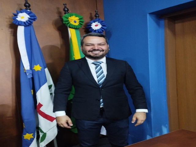 Vereador Emmanuel Sampaio critica gesto do prefeito Marcones S e lamenta situao de comerciantes e estudantes em Salgueiro.