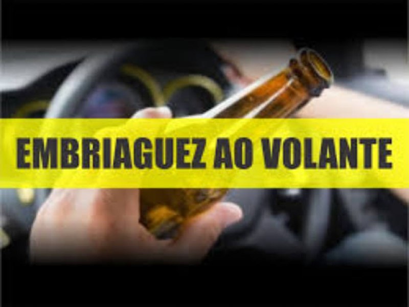 Indivduo embriagado joga carro contra pedestres e  preso pela Polcia Militar em Salgueiro