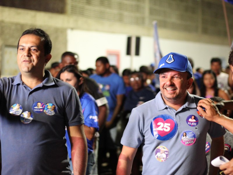 Caminhada no Bairro Nossa Senhora de Ftima confirma favoritismo do Vereador Professor Agaeudes na corrida eleitoral em Salgueiro.