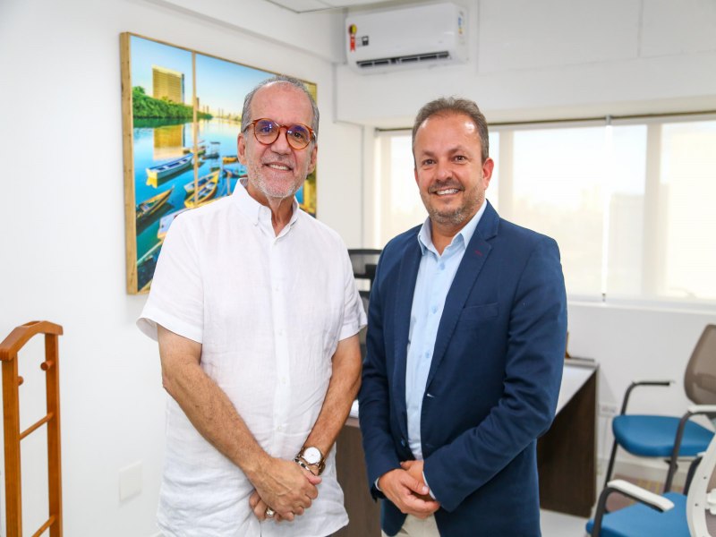 Prefeito eleito de Salgueiro, Fabinho Lisandro, se rene com Senador Fernando Dueire