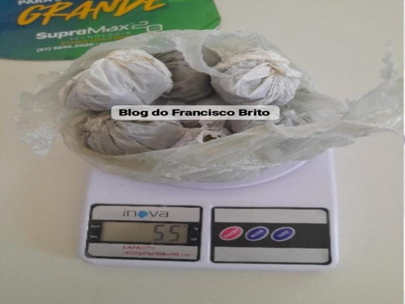 15 a mais que 40 gramas: Polcia Militar prende traficante com 55 gramas de maconha no bairro Santa Margarida em Salgueiro