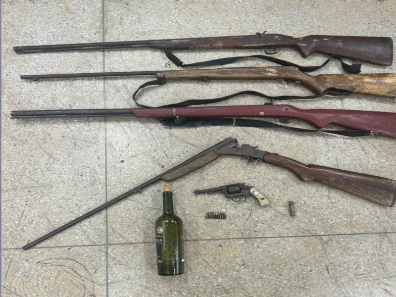 Policiais Militares do GATI da 1 CIPM apreendem armas na rona rural de Belm do So Francisco