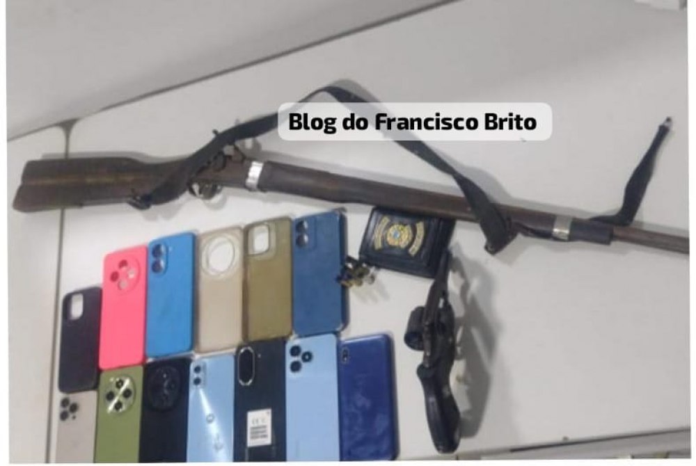 Opera��o da Pol�cia Militar em Ouricuri prende indiv�duos ligados ao PCC e apreende armas e celulares.